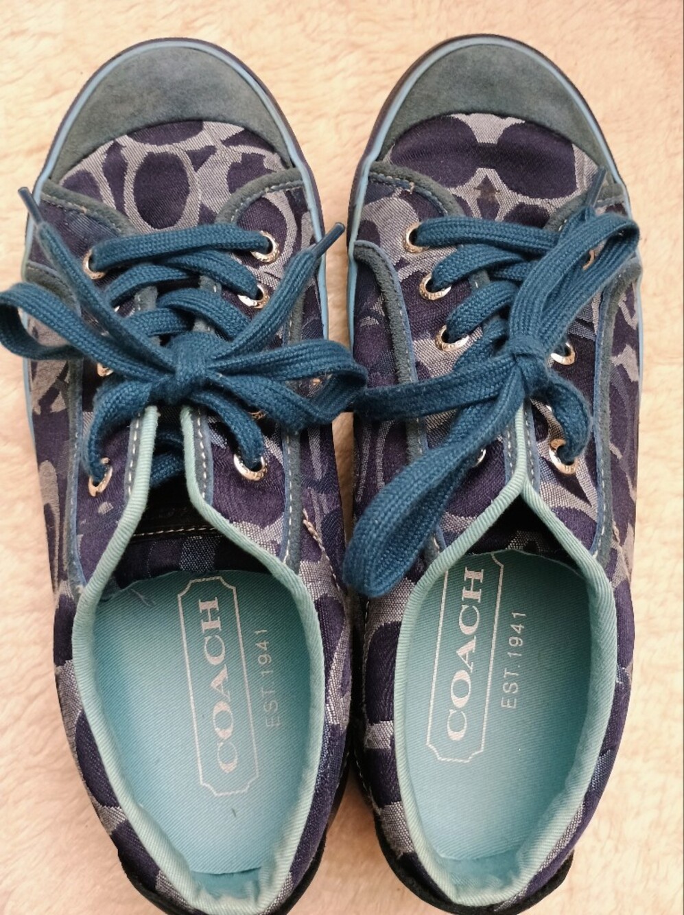 Beautiful Coach Barrett low-top sneakers in a gorgeous blue denim shades! 7.5M